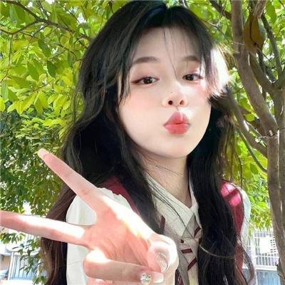 照片里的伴娘